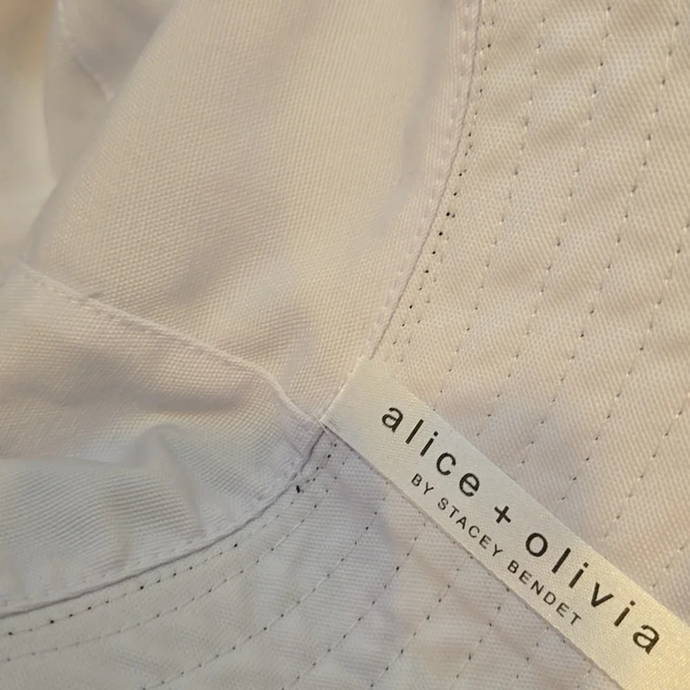 New Alice + Olivia Reversible Daisy Print Bucket Hat - Picture 4 of 7